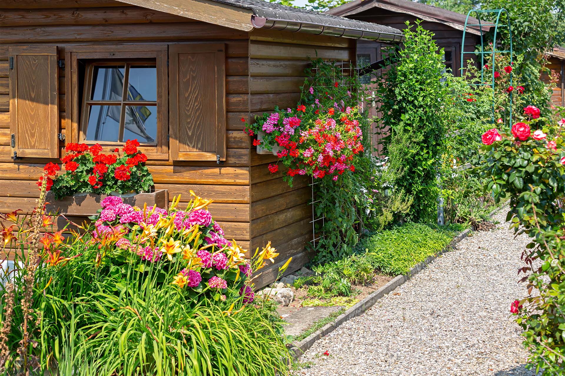 Gartenhäuser im Familiengarten: Soll ich mein Gartenhaus im Schrebergarten versichern? Foto: Dirk Rahnenführer